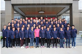 2018年10月7日,山東雙鷹醫(yī)療器械有限公司迎來了28周歲生日，全廠職工參加公司聯(lián)歡。